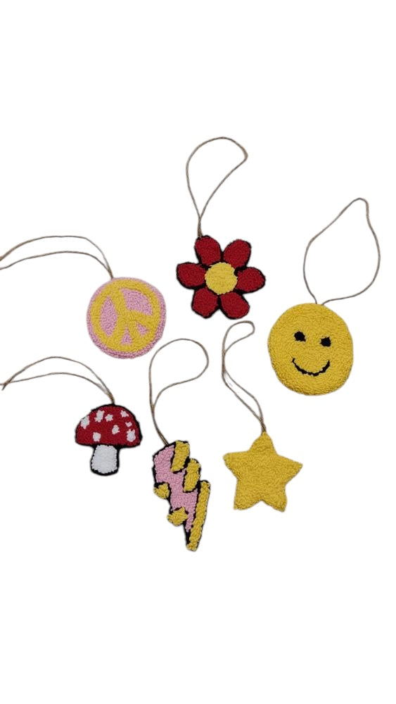 Raffia bag with icon charms